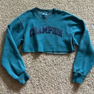 Cropped Champion Sweatshirt